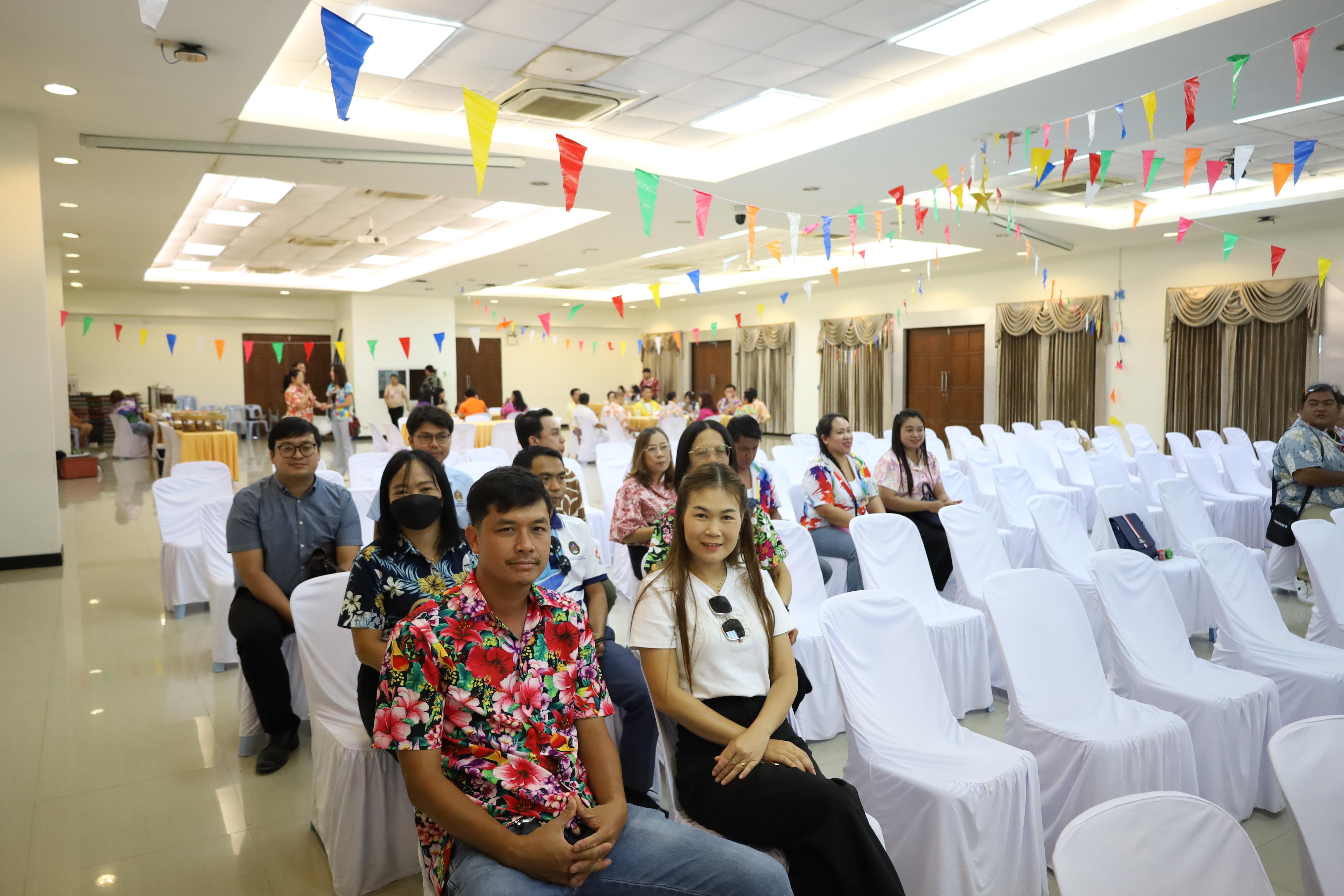 265. วันที่ 26 เมษายน 2568 สาขาการบริหารการศึกษา ได้จัดกิจกรรมรดน้ำดำหัวคณาจารย์ระดับบัณฑิตศึกษา ประจำสาขาการบริหารการศึกษา ณ ห้องประชุมครุร่มสัก 1 ชั้น 3 อาคารคณะครุศาสตร์